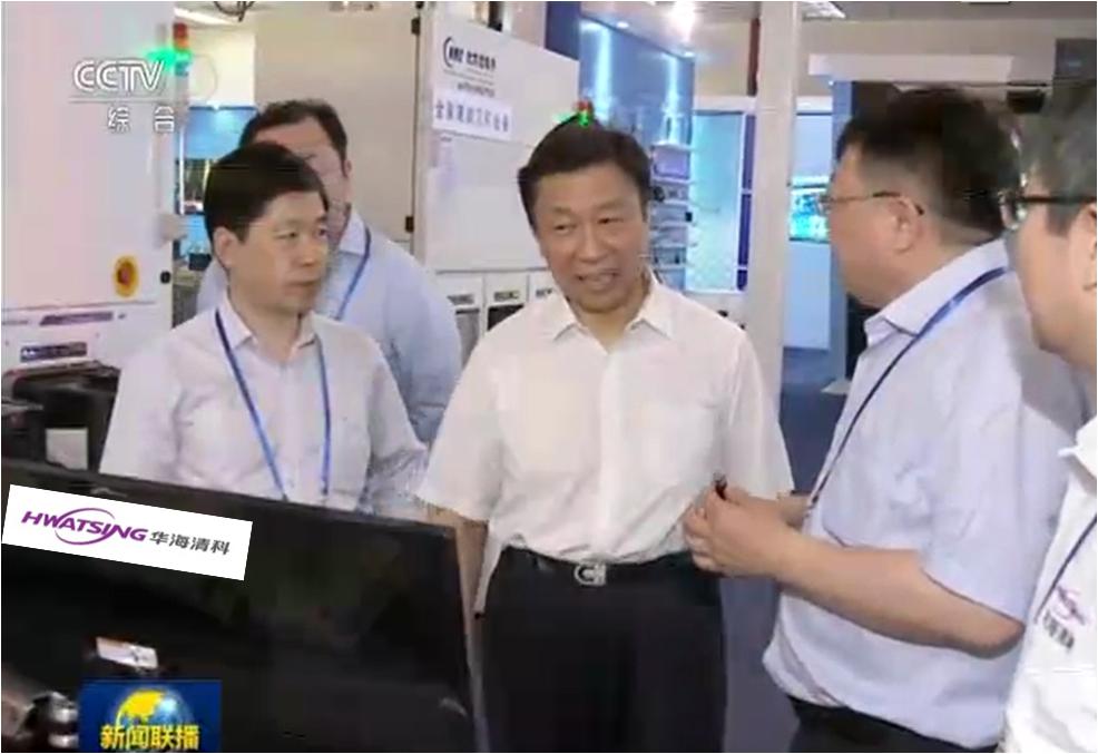 叶甜春总师向国家副主席李源潮介绍918博天堂的CMP装备